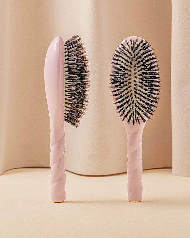 ALEX PETERS, BEAUTY DIRECTOR
